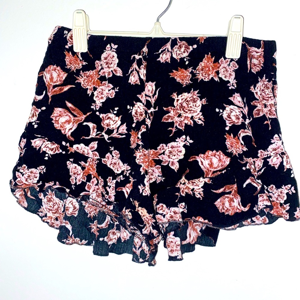 Flowy floral shorts